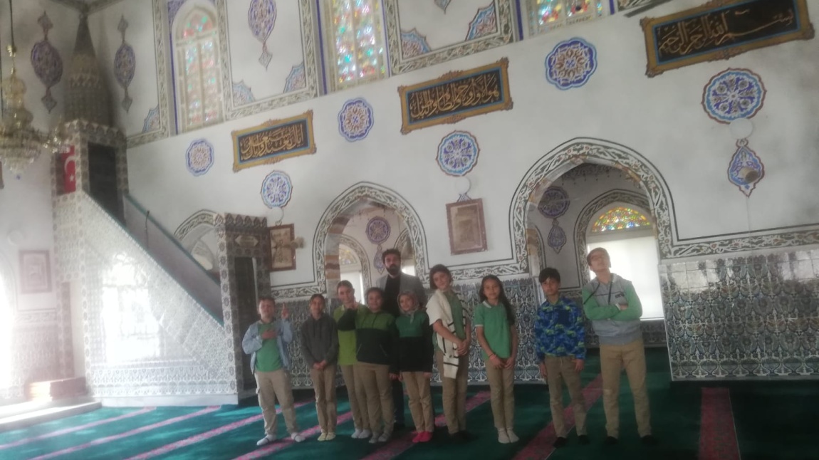  Değerler Eğitimi Kapsamında Okulumuz Öğrencileri ile Mahallemizdeki Boyalıca Camiini Ziyaret Ettik 